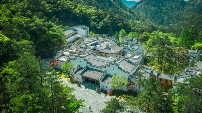 泡湯時(shí)代   國(guó)內(nèi)新開(kāi)溫泉度假酒店設(shè)計(jì)大盤(pán)點(diǎn)