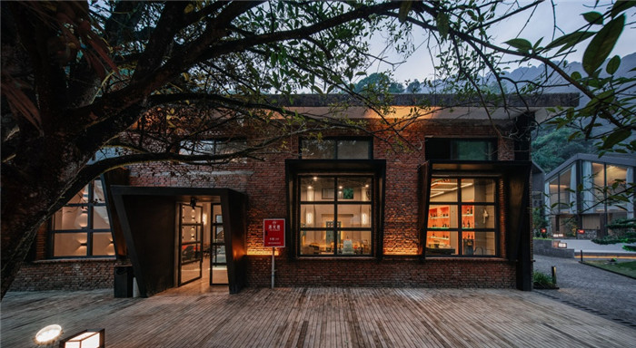 酒店酒吧設計-酷酷工業(yè)風成都1979精品度假酒店改造設計方案