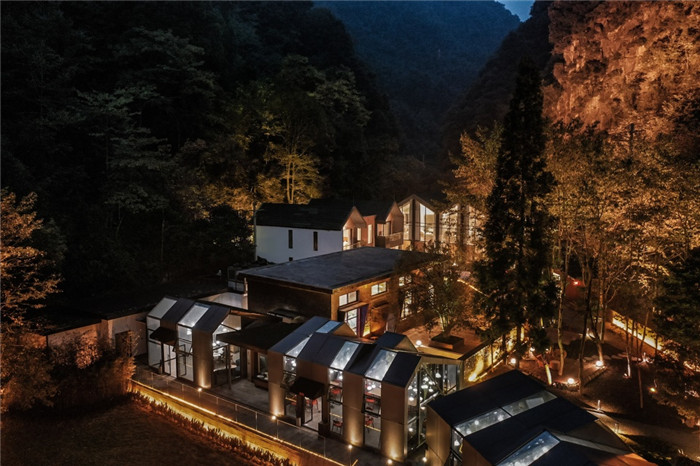 酒店夜景-酷酷工業(yè)風成都1979精品度假酒店改造設計方案